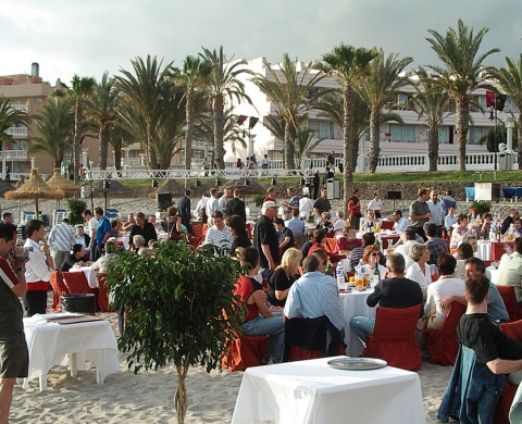 DINNER ON THE SAND